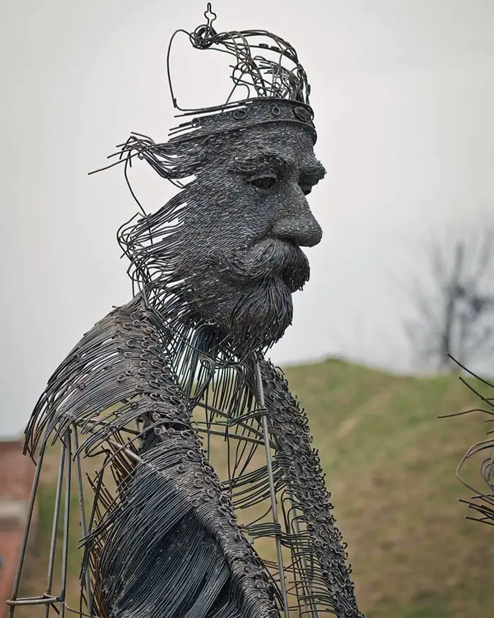 Как Дариус Хулеа создает sculptures из проволоки