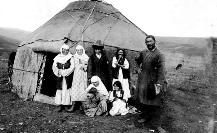 Две семьи в Казахстане, почему мужчины заводят параллельные отношения и как к этому относятся жены