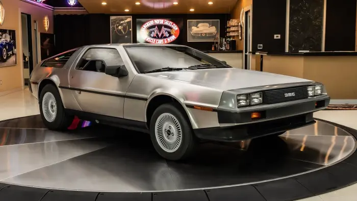 Культовый DeLorean DMC-12 с минимальным пробегом оценили дороже нового BMW M4