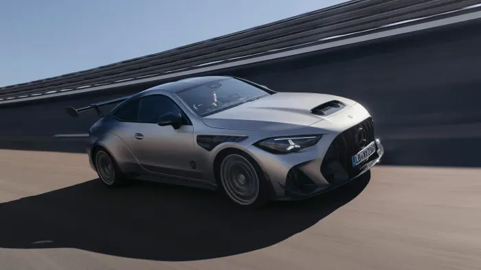 Mercedes-AMG представила суперкар Mythos с разгоном до 200 км/ч за 11,4 секунды