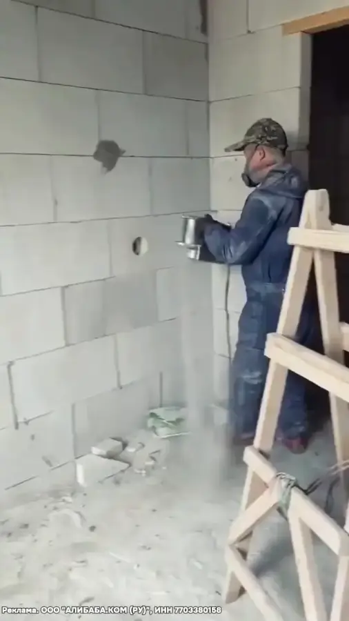 Может быть штроборез и хороший, но электрик из него так себе)