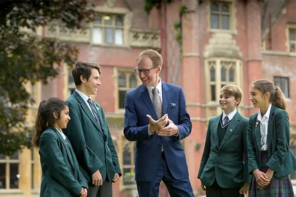Образование за границей: как выбрать школу для ребенка и подготовиться к поступлению