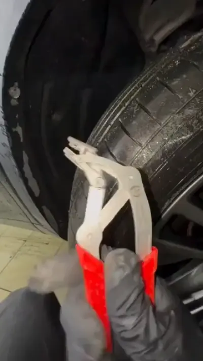 Прикольный съёмник клипс